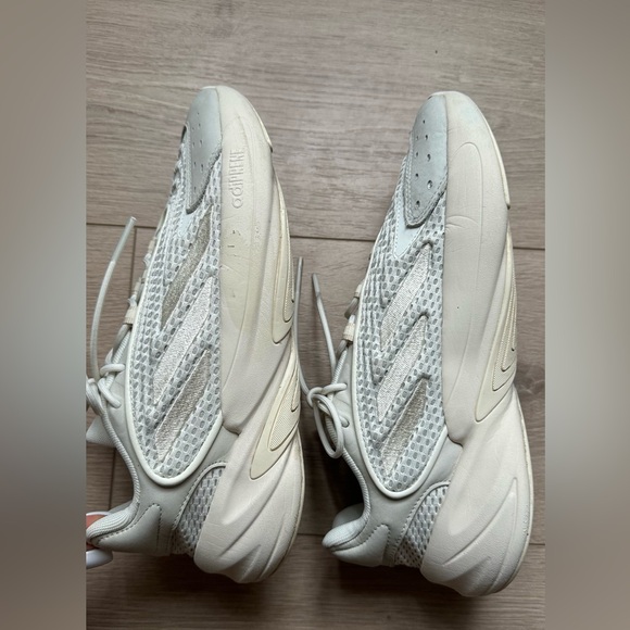 ADIDAS ORIGINALS Beige Ozelia Sneakers Size US8.5 Women / US7 Men - Picture 4 of 11